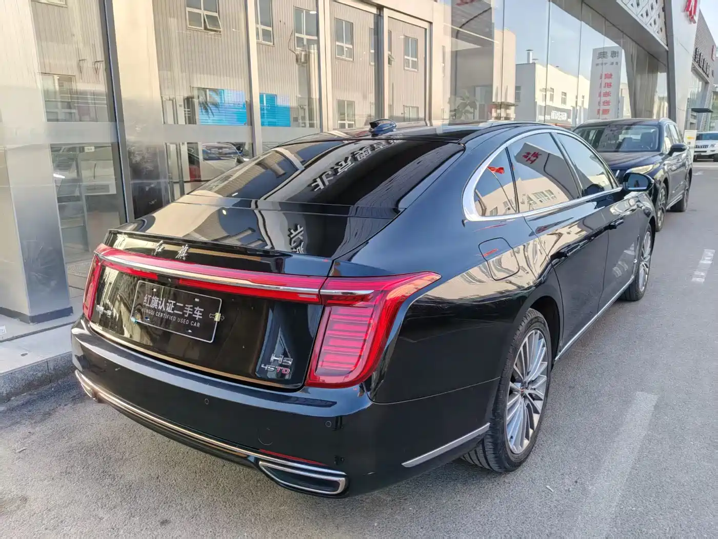 Фото 7 - Hongqi H9