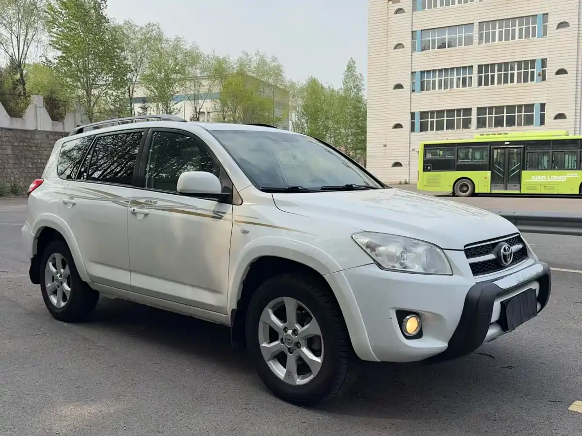Toyota RAV4 Rongfang 2011 2.4L Automatic 4WD Luxury Edition фото 3