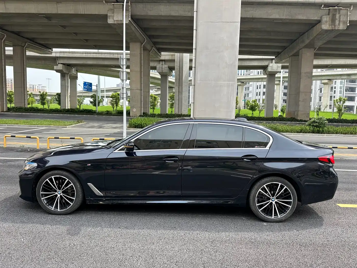 BMW 5 Series 2020 530Li Leading M Sport Package фото 5
