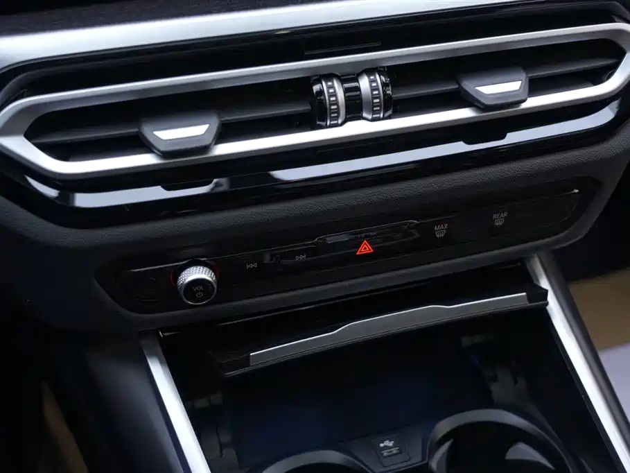 BMW 3 Series 2024 325Li M Sport Package фото 9