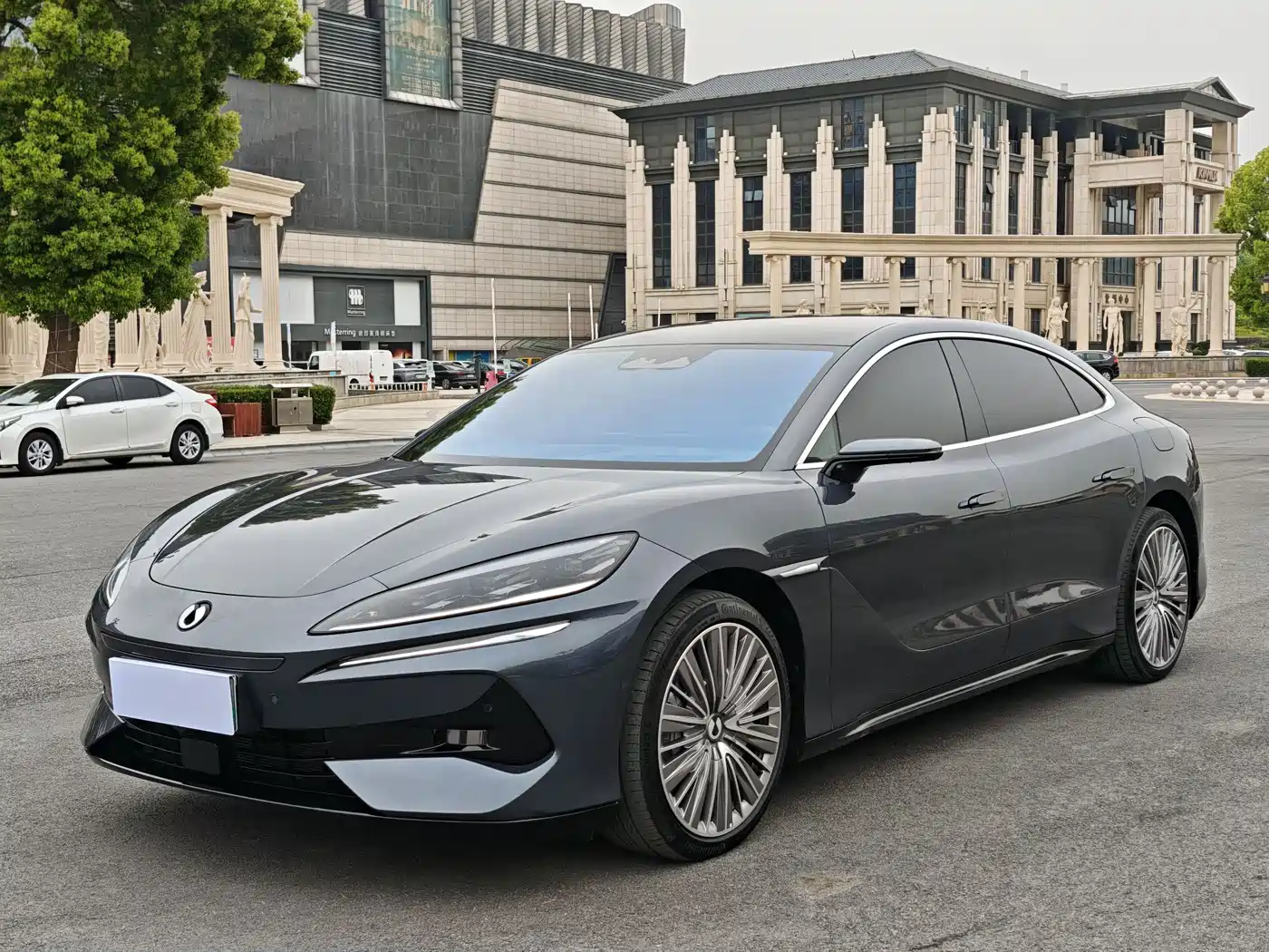 Denza Z9 2024 Model 1100km AWD Ultra Edition