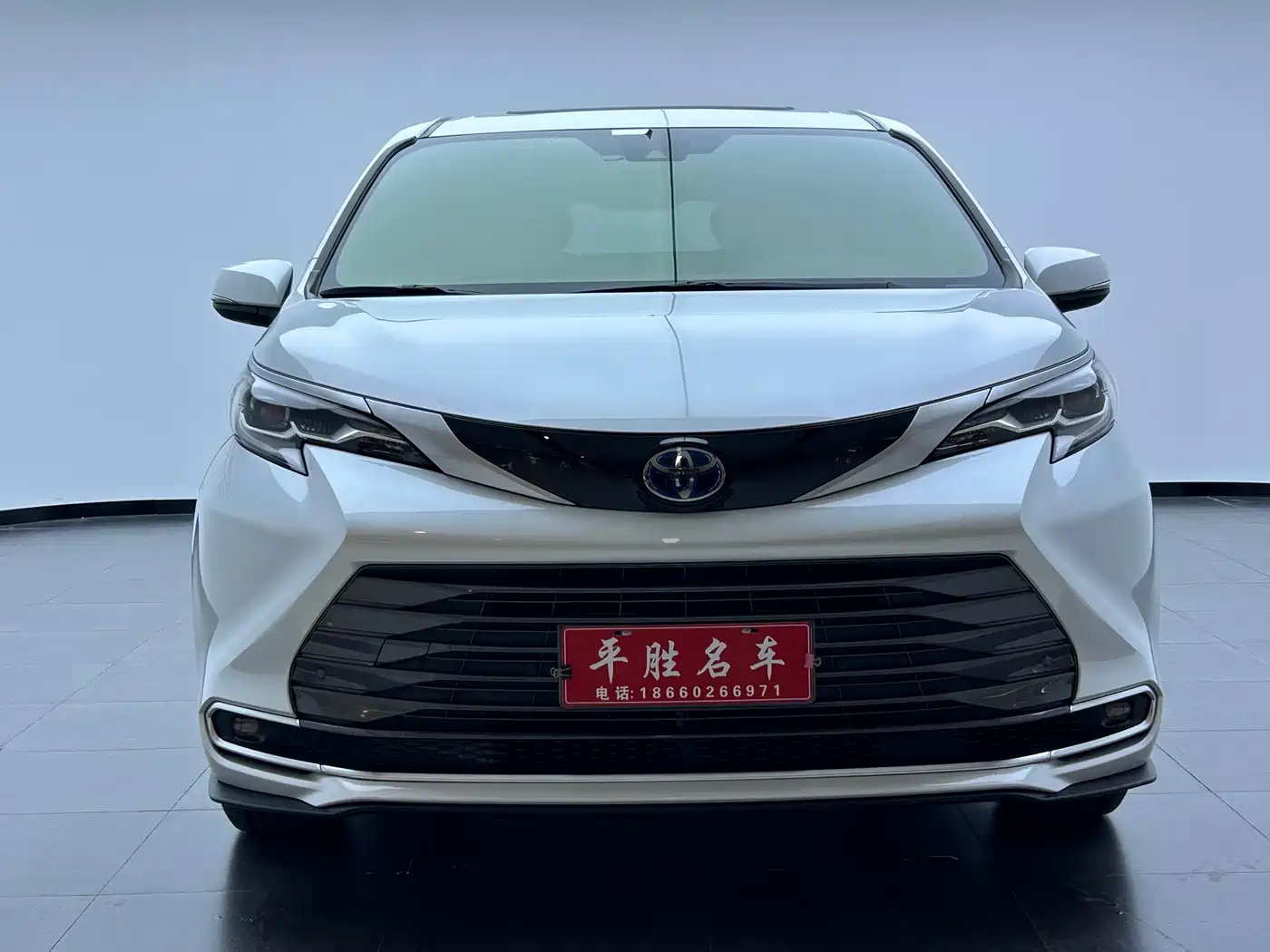 Toyota Sienna 2021 2.5L Hybrid Premium Edition фото 3