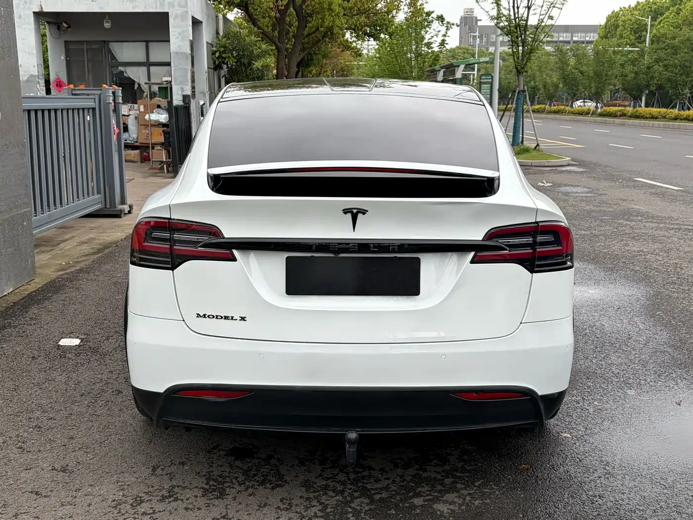 TESLA MODEL X