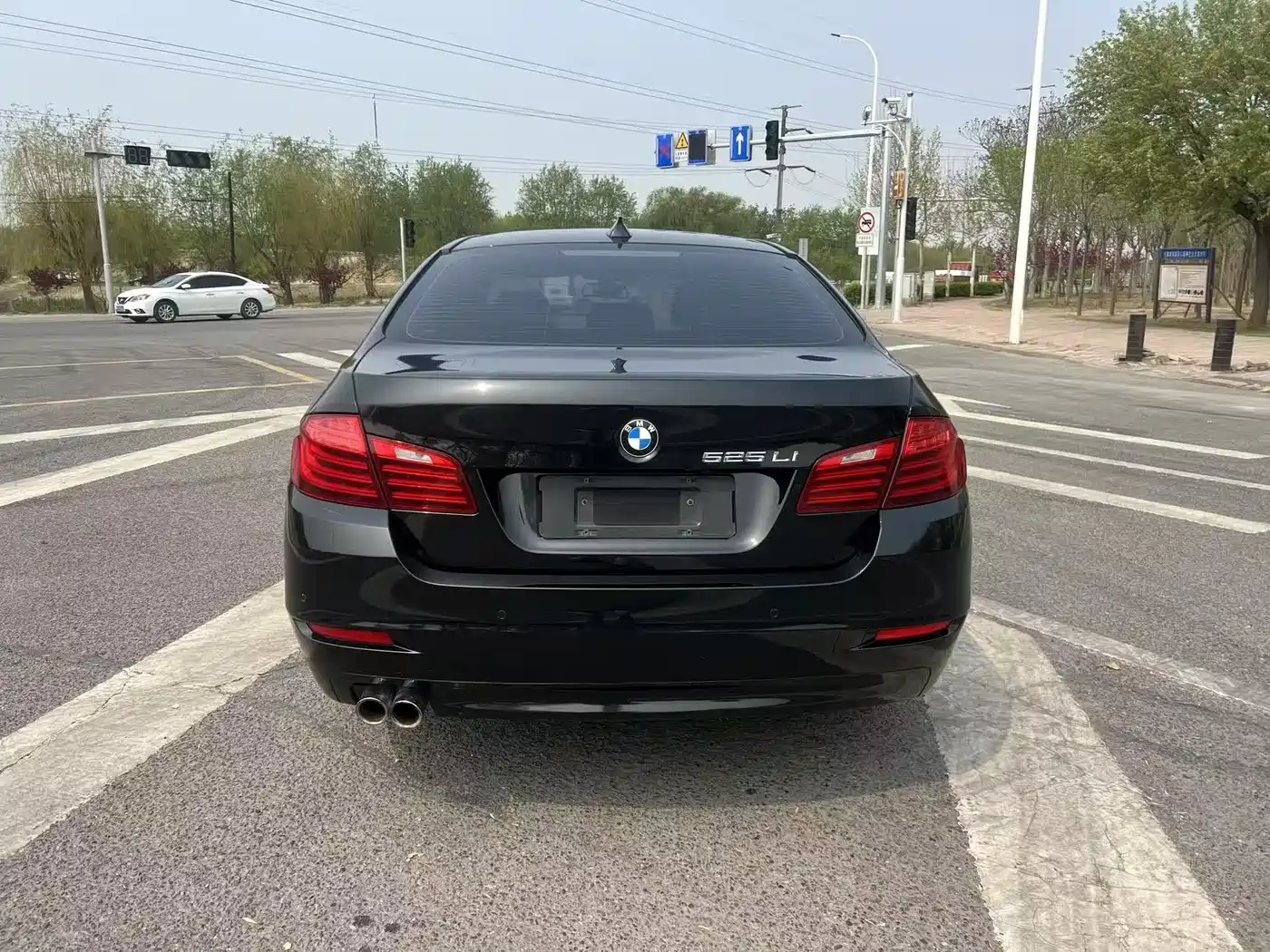 BMW 5 Series 2013 525Li Leadership фото 6