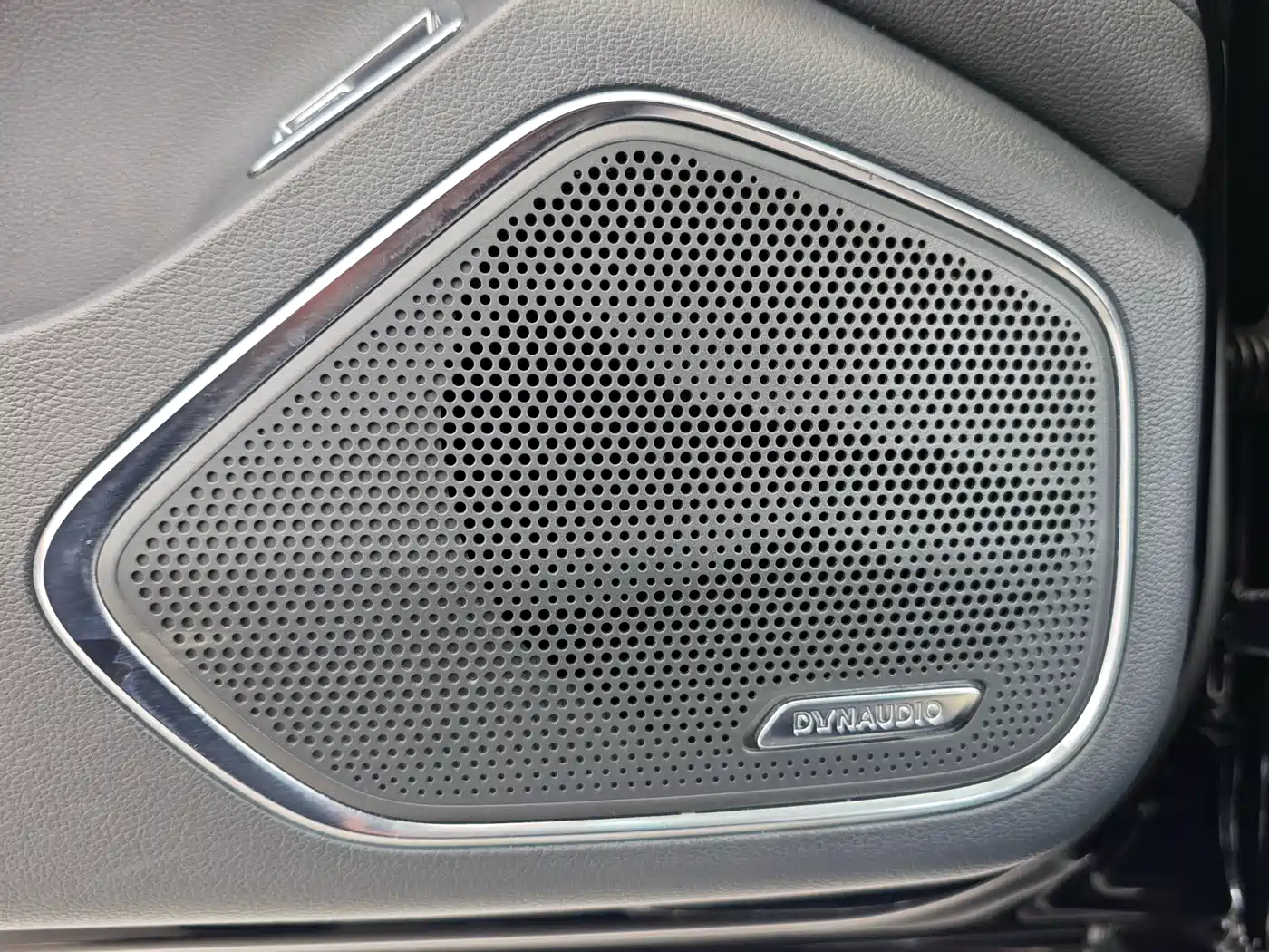 Hongqi H5 2024 2.0T Automatic Smart Connect Flag Smooth Edition фото 11