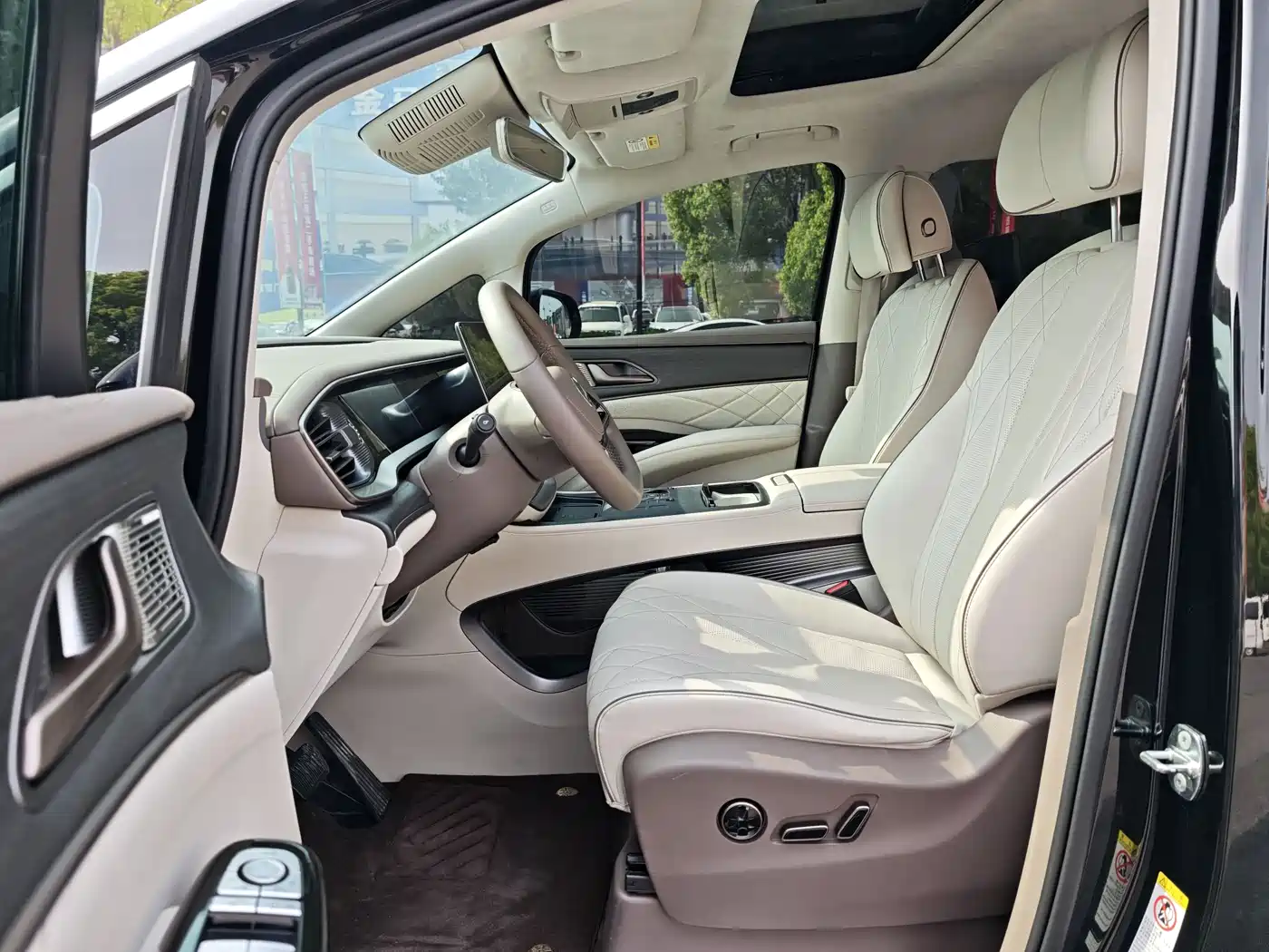 Denza D9 2022 DM-i 970 AWD Flagship фото 7