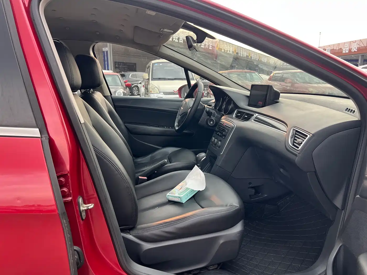 Peugeot 308 2014 Model Joy Edition Classic 1.6L Automatic Superior Style фото 10