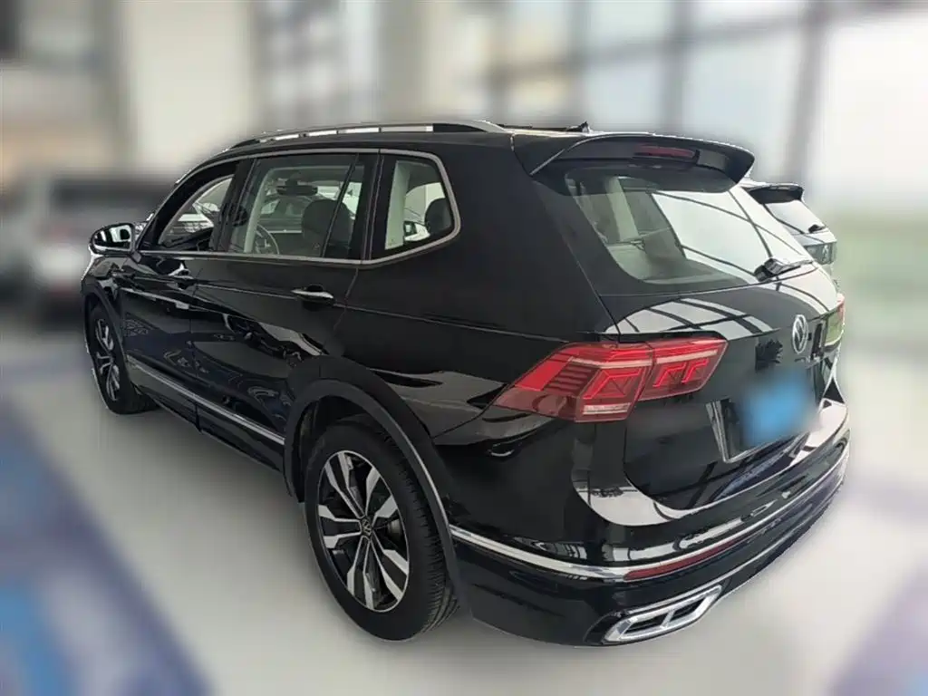 Volkswagen Tiguan L 2024 330TSI Automatic 2WD R-Line Premium Enjoyment Edition фото 9