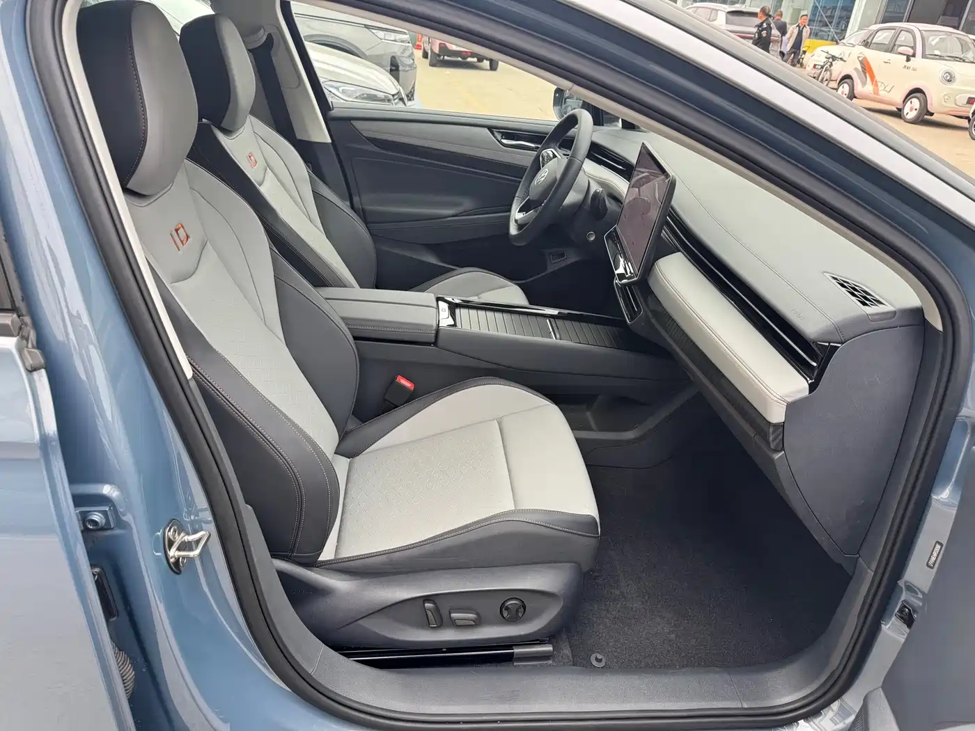 VOLKSWAGEN ID.7 VIZZION