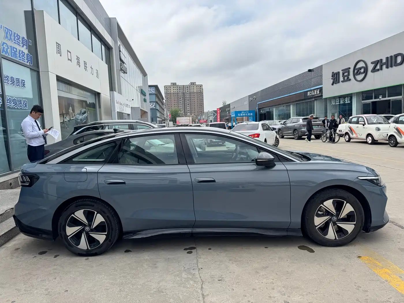 VOLKSWAGEN ID.7 VIZZION