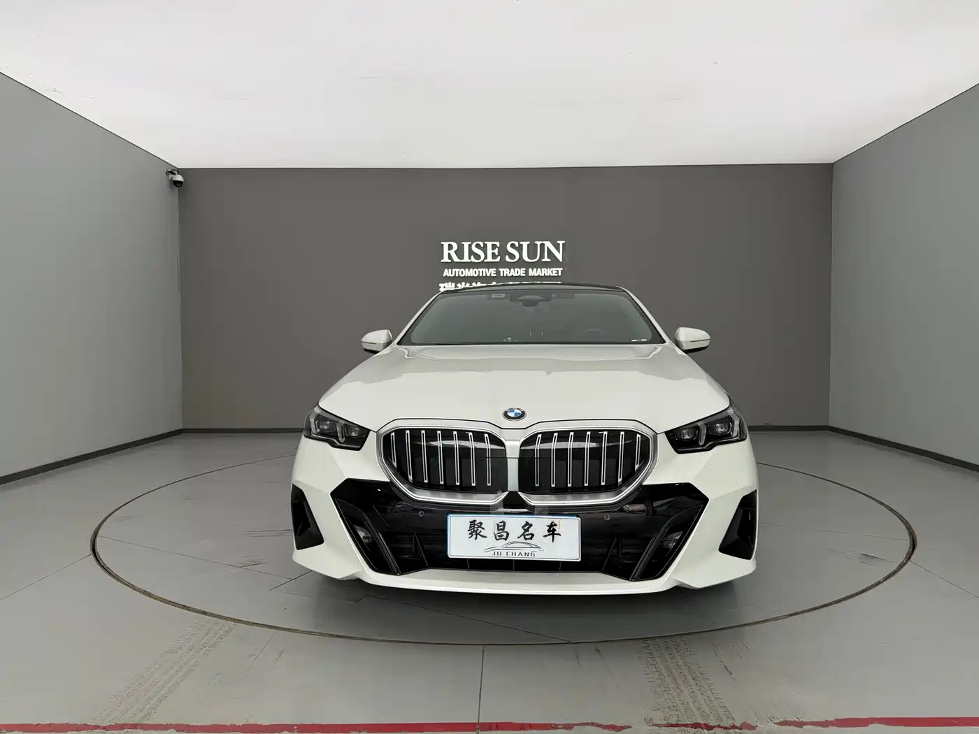 BMW 5 Series (Import) 2024 Model 525i M Sport Package фото 2