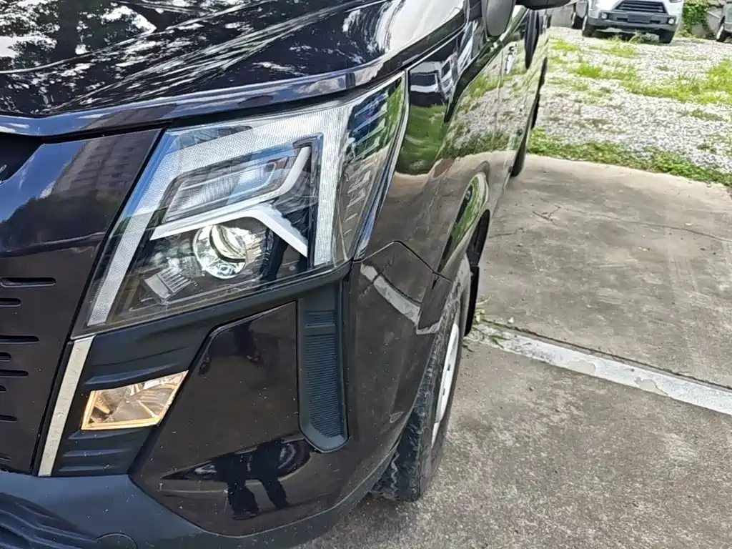 Dongfeng Yufeng Yufeng 2025 2023 V9+ 2.0T Automatic FWD Multi-purpose Medium Wheelbase Medium Roof 7/8/9 Seater