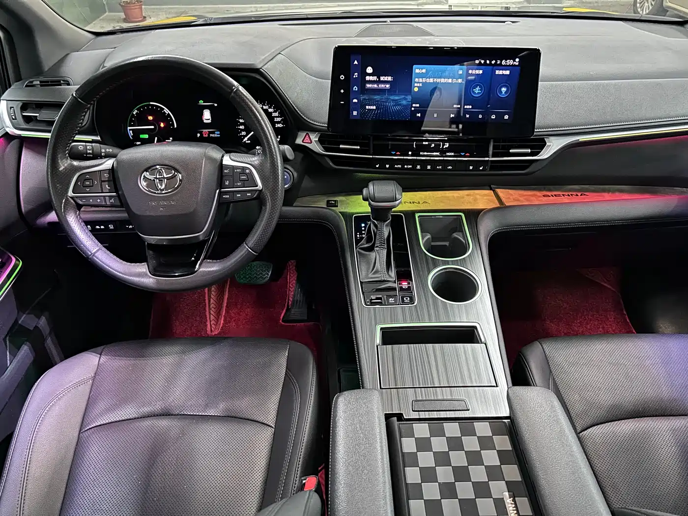 Toyota Sienna 2023 2.5L Hybrid Premium Edition фото 4
