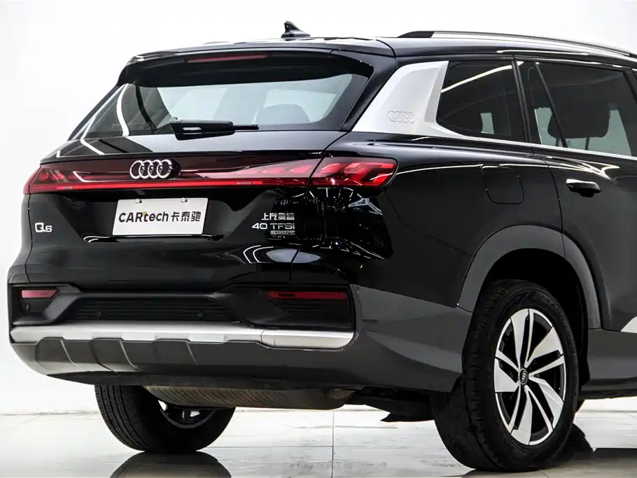 AUDI Q6
