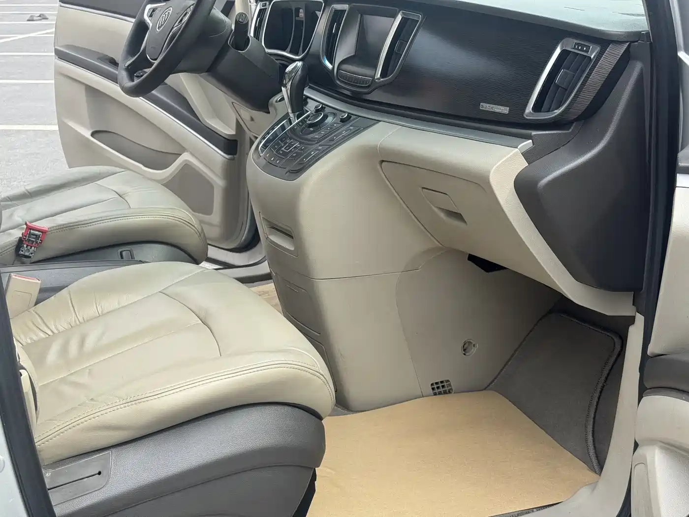 Buick GL8 2011 2.4L LT Luxury Business Executive фото 18