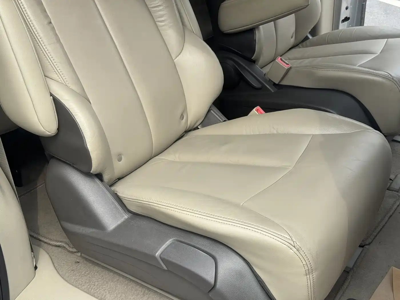 Buick GL8 2011 2.4L LT Luxury Business Executive фото 19