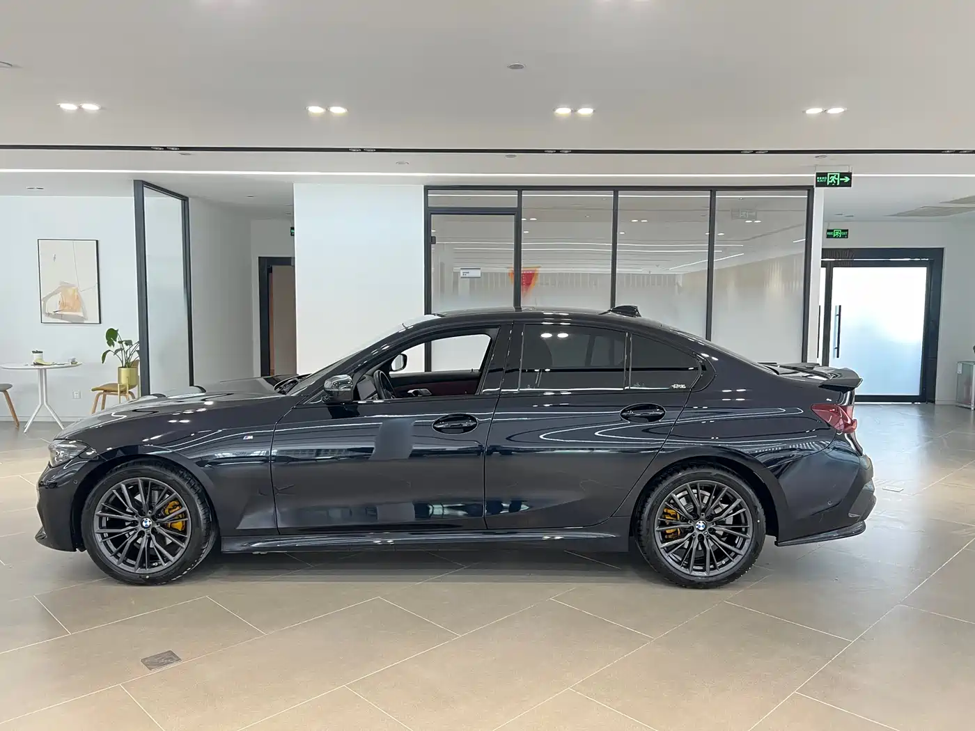 BMW 3 Series 2022 325i M Sport Shadow Edition фото 4