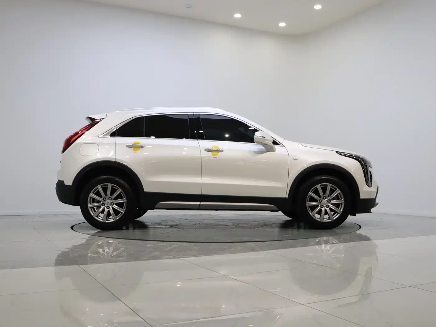 Cadillac XT4 2021 28T FWD Premium Edition фото 6