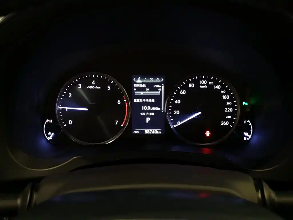 Lexus IS 2017 300 Leading Edition фото 8