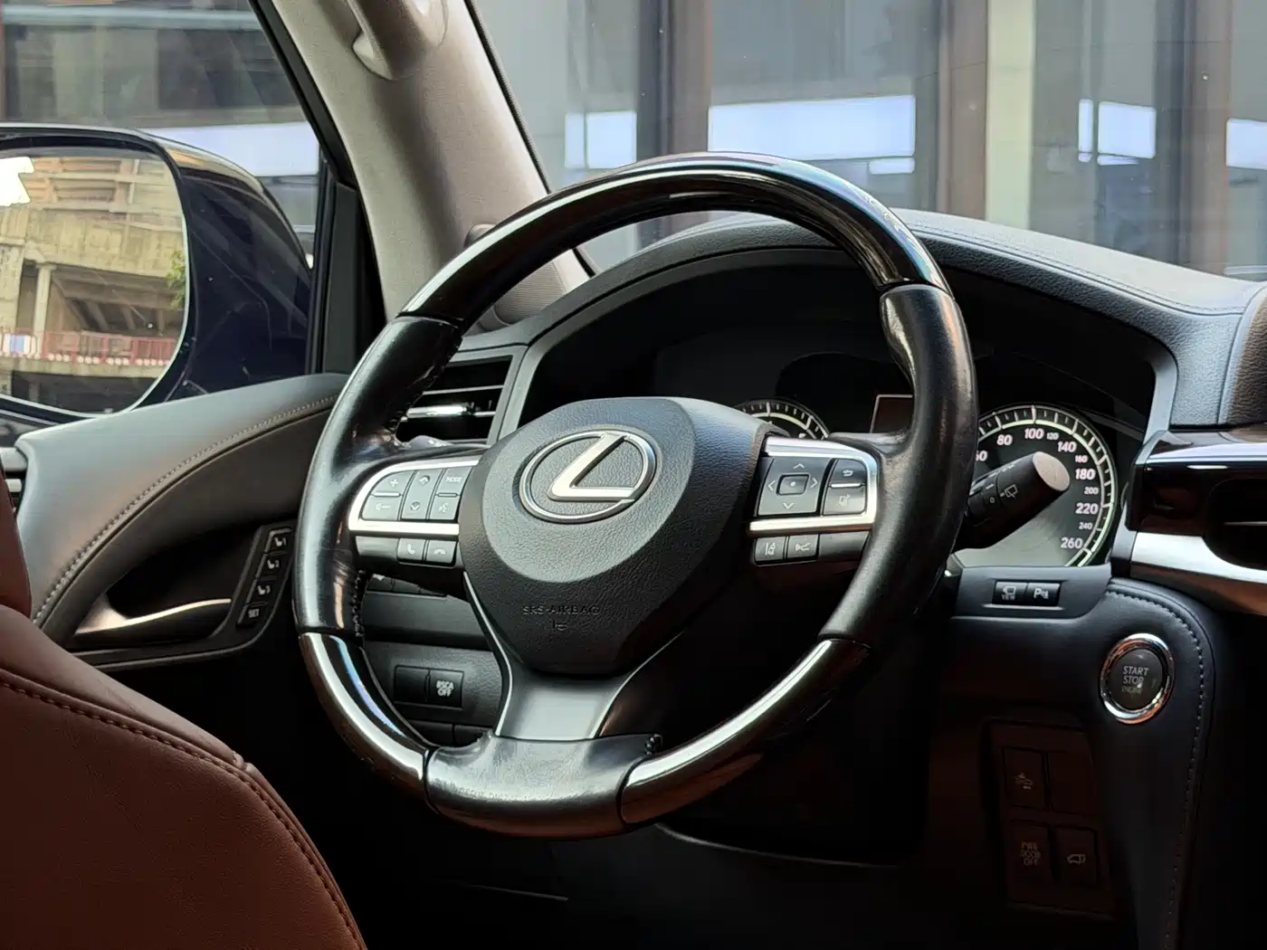 Фото 10 - Lexus LX