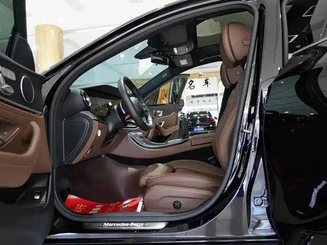 Mercedes-Benz E-Class 2023 E 260 L Sport — фото 5