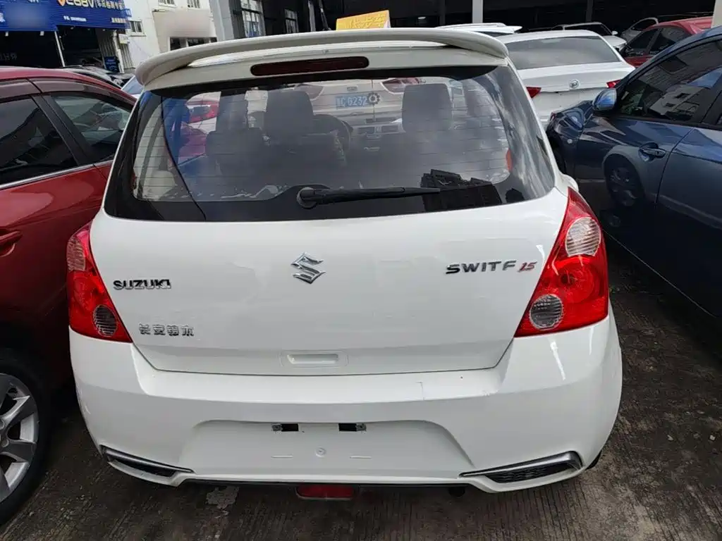 Фото 6 - Suzuki Swift