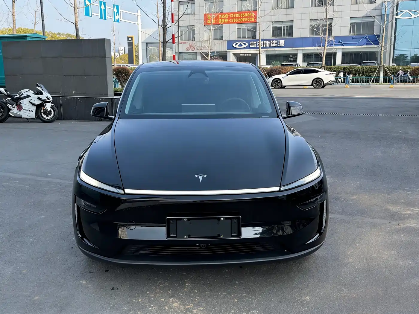 TESLA MODEL Y