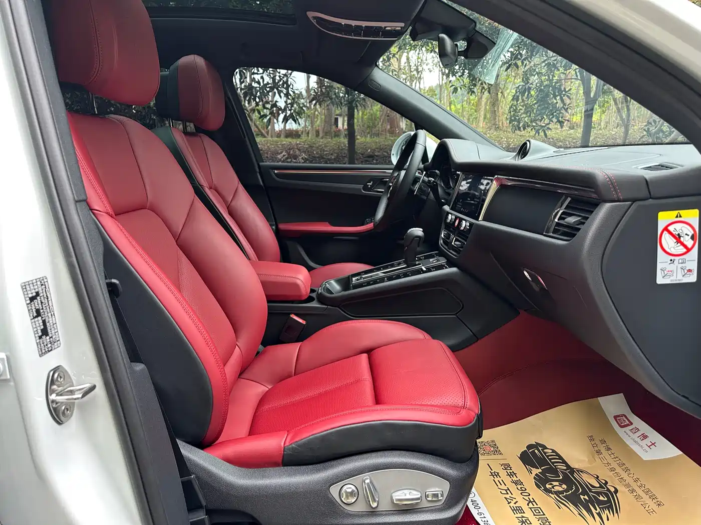 PORSCHE MACAN