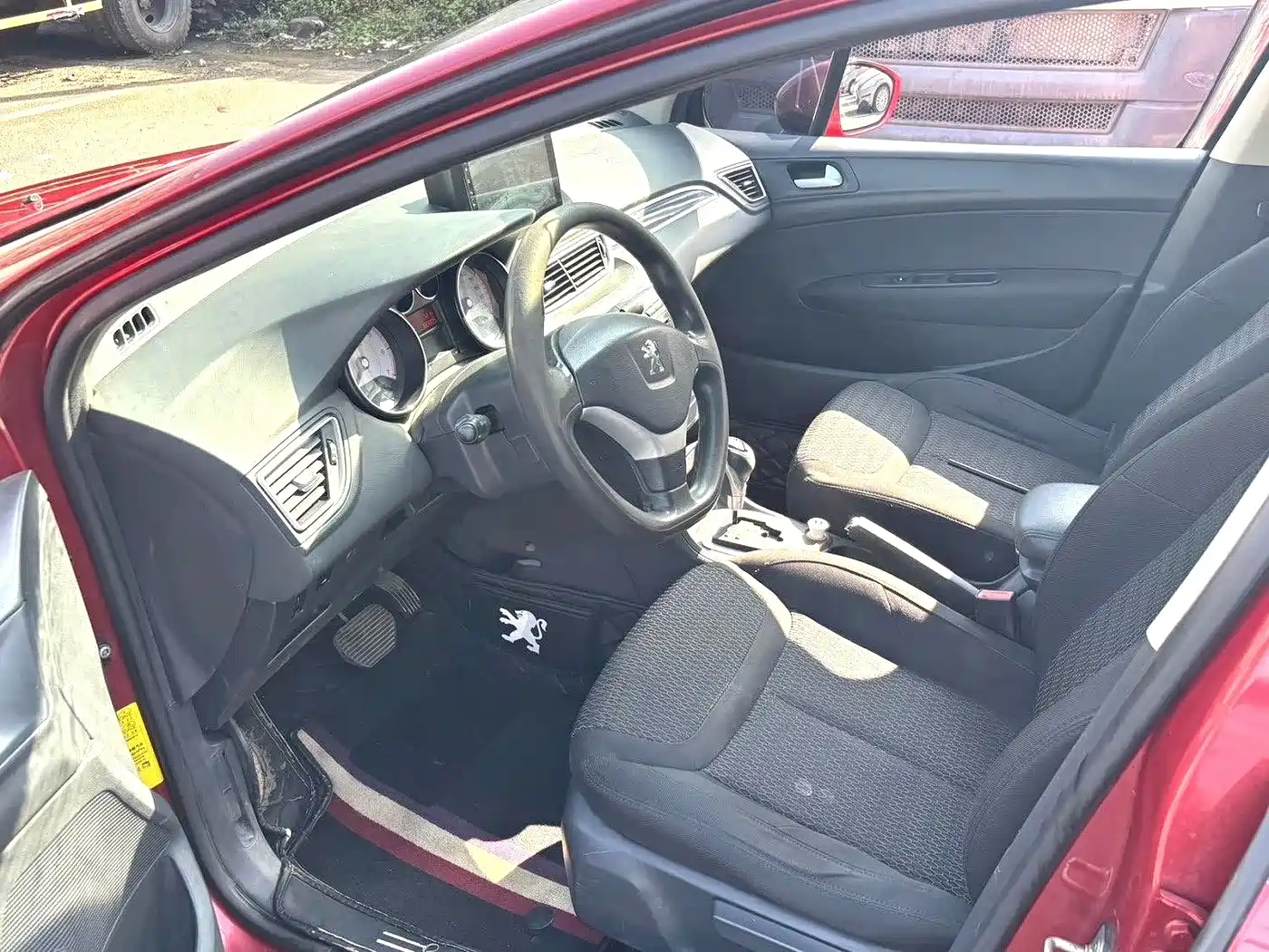 Peugeot 408 2010 2.0L Automatic Comfort фото 8