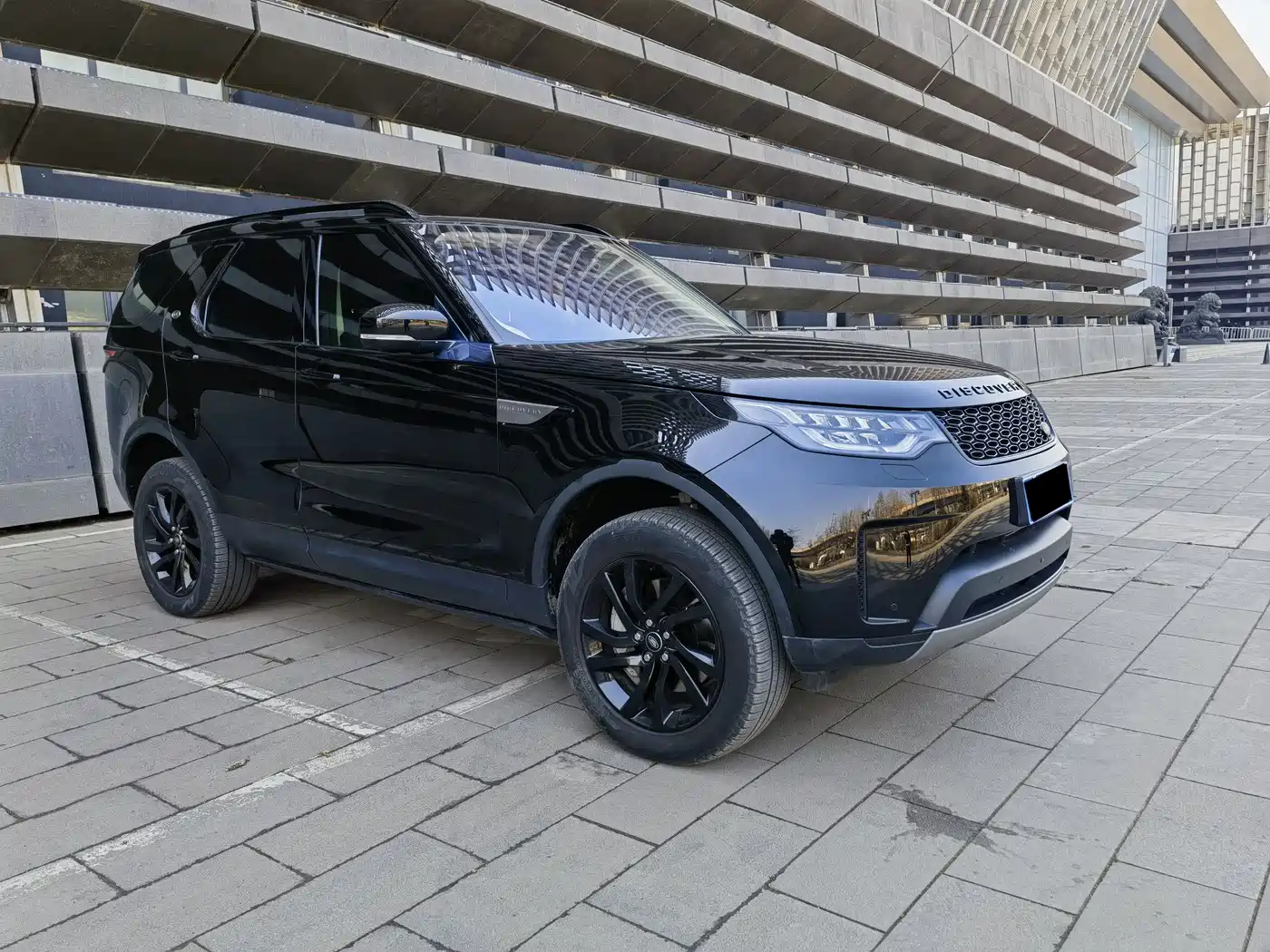 Land Rover Discovery 2017 3.0 SC V6 SE фото 3