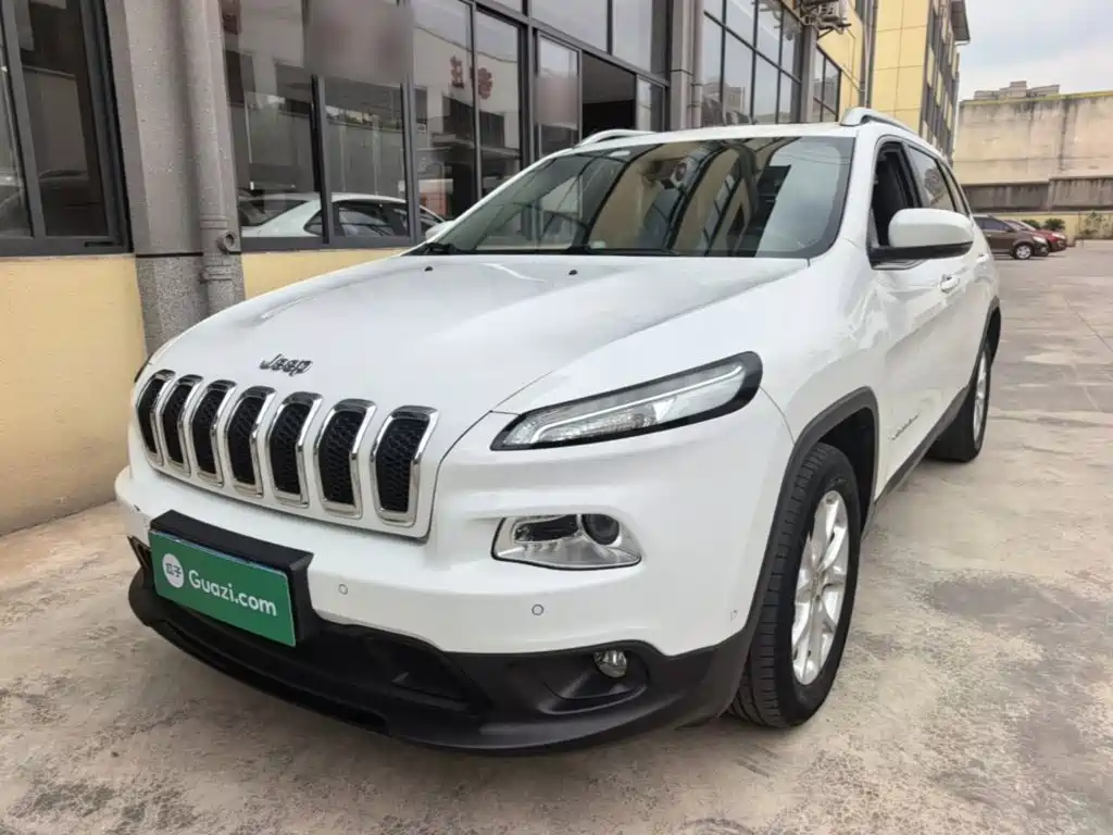 Photo 2 - Jeep Cherokee