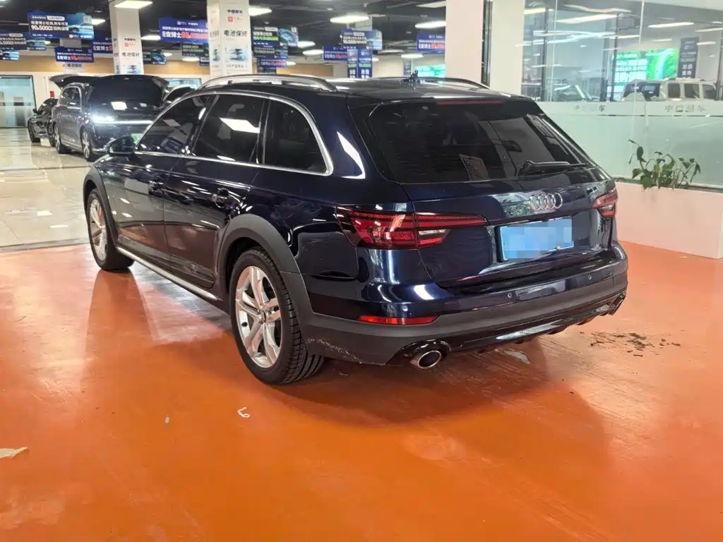 Фото 8 - Audi A4 (Import)