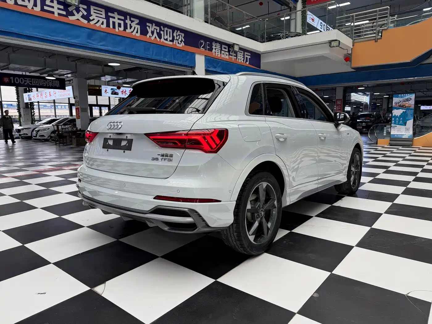 AUDI Q3