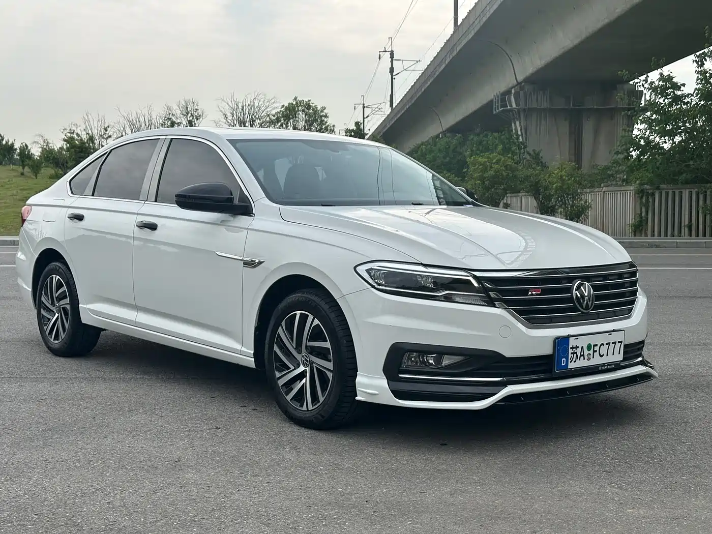 Volkswagen Lavida 2022 1.5L Auto Comfort Edition фото 3