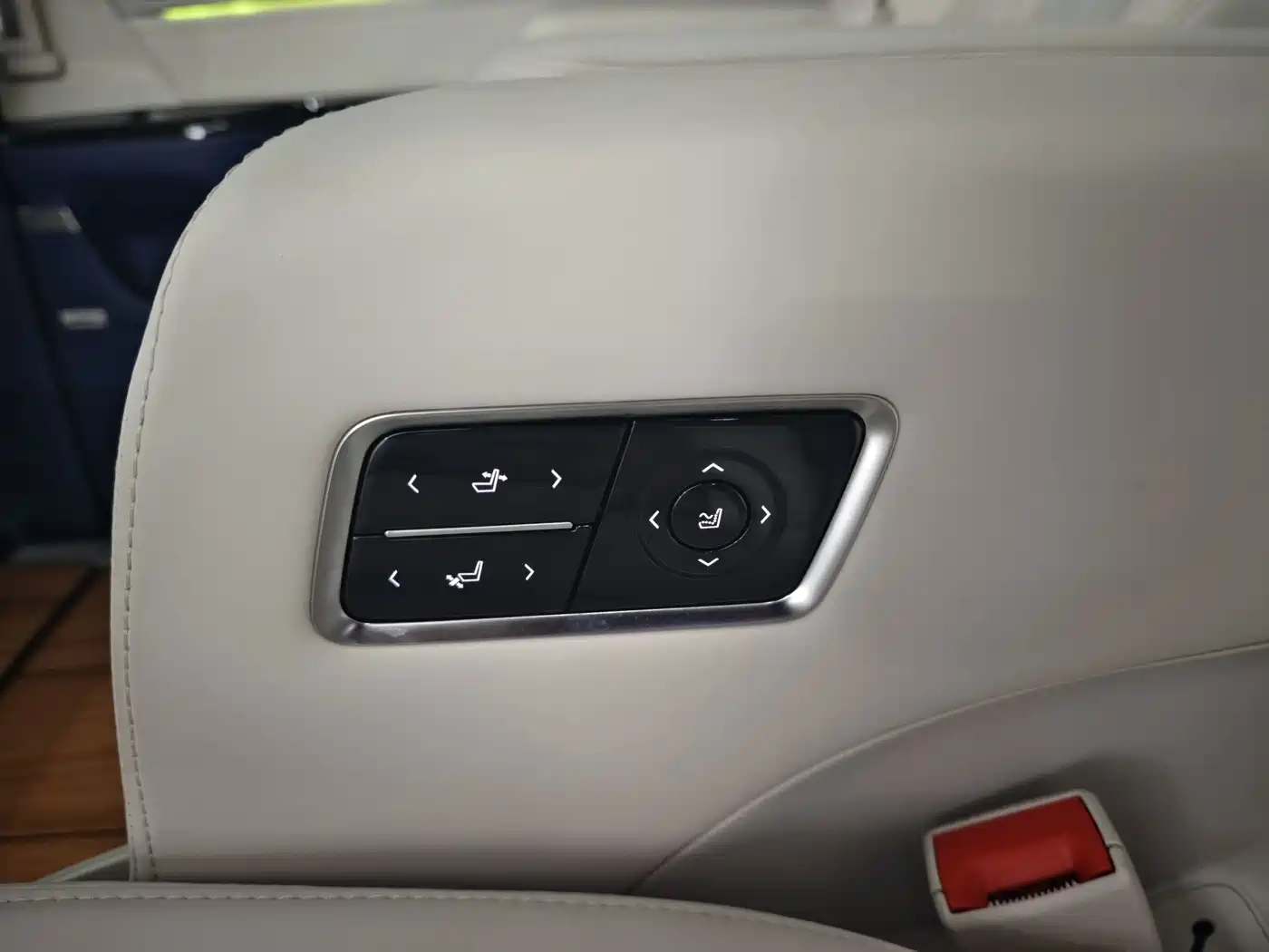 Buick GL8 New Energy 2024 2024 Land Honor Luxury Edition 6-Seater
