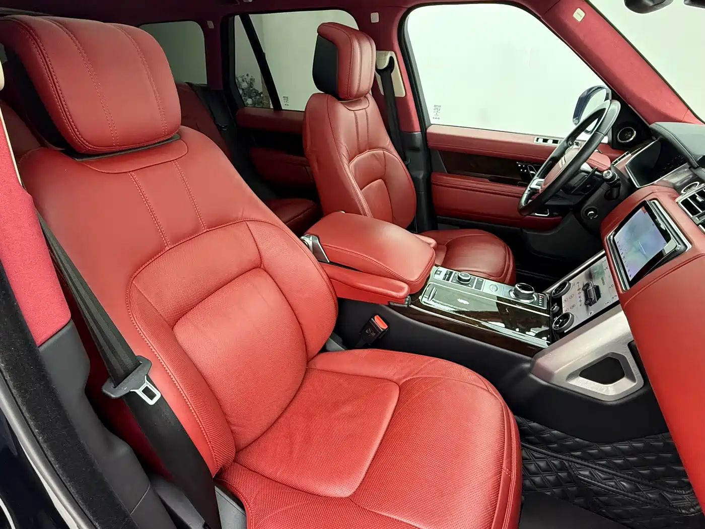 Land Rover Range Rover 2021 3.0 L6 Golden Age Edition фото 20