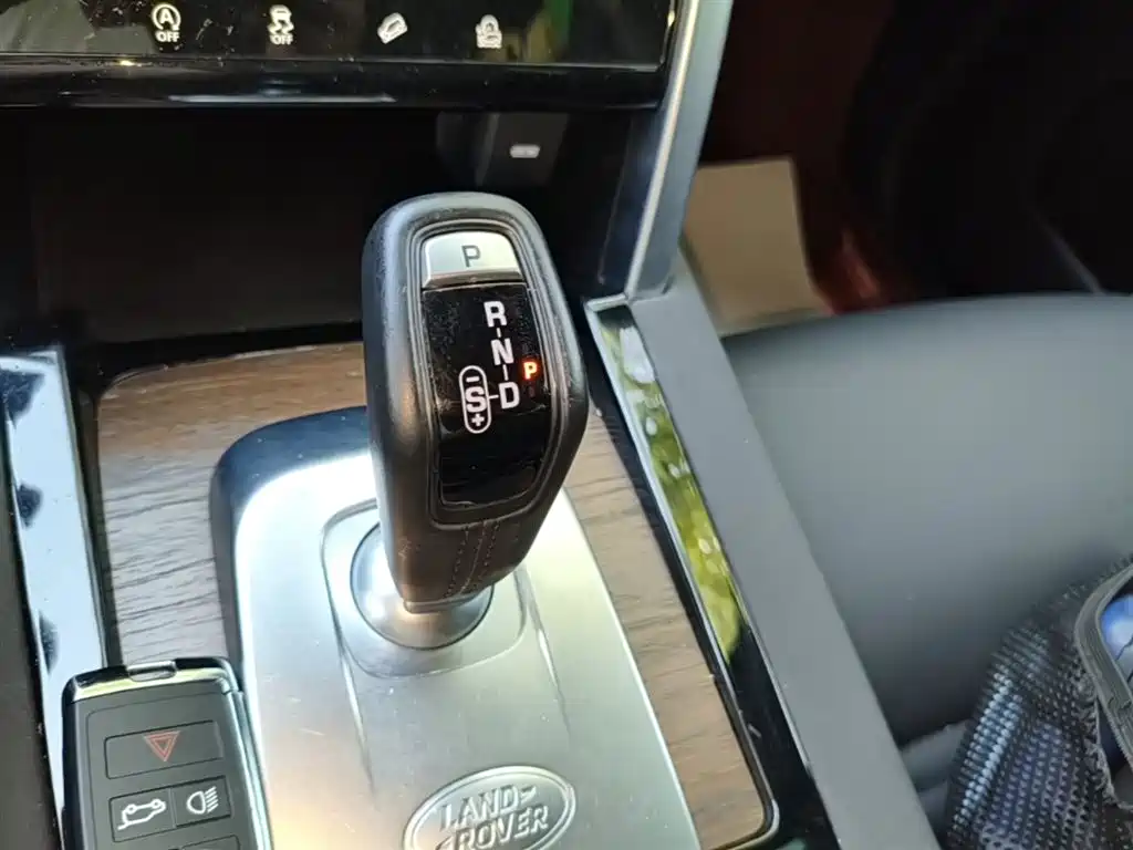LAND ROVER DISCOVER SPORTS