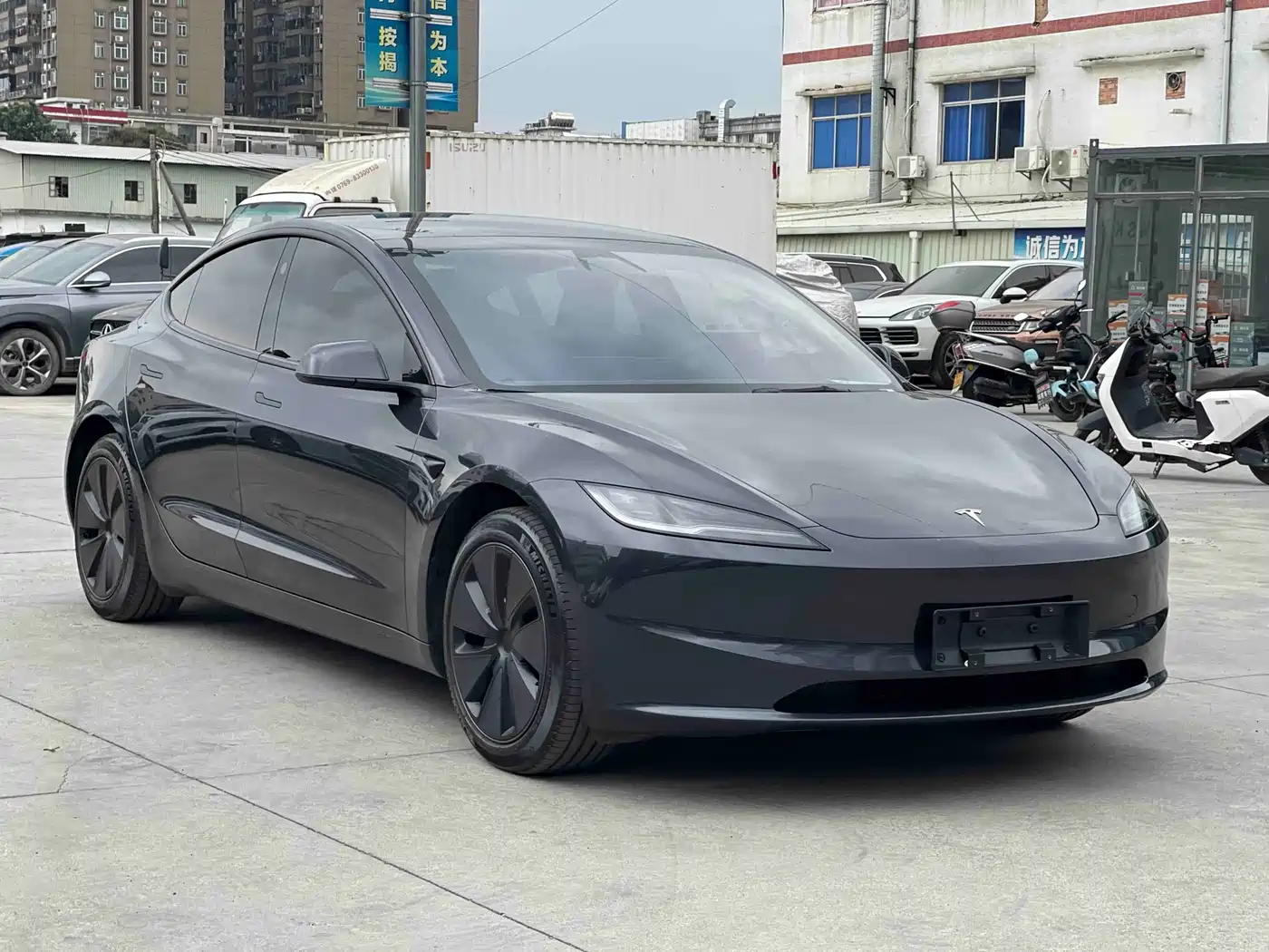TESLA MODEL 3