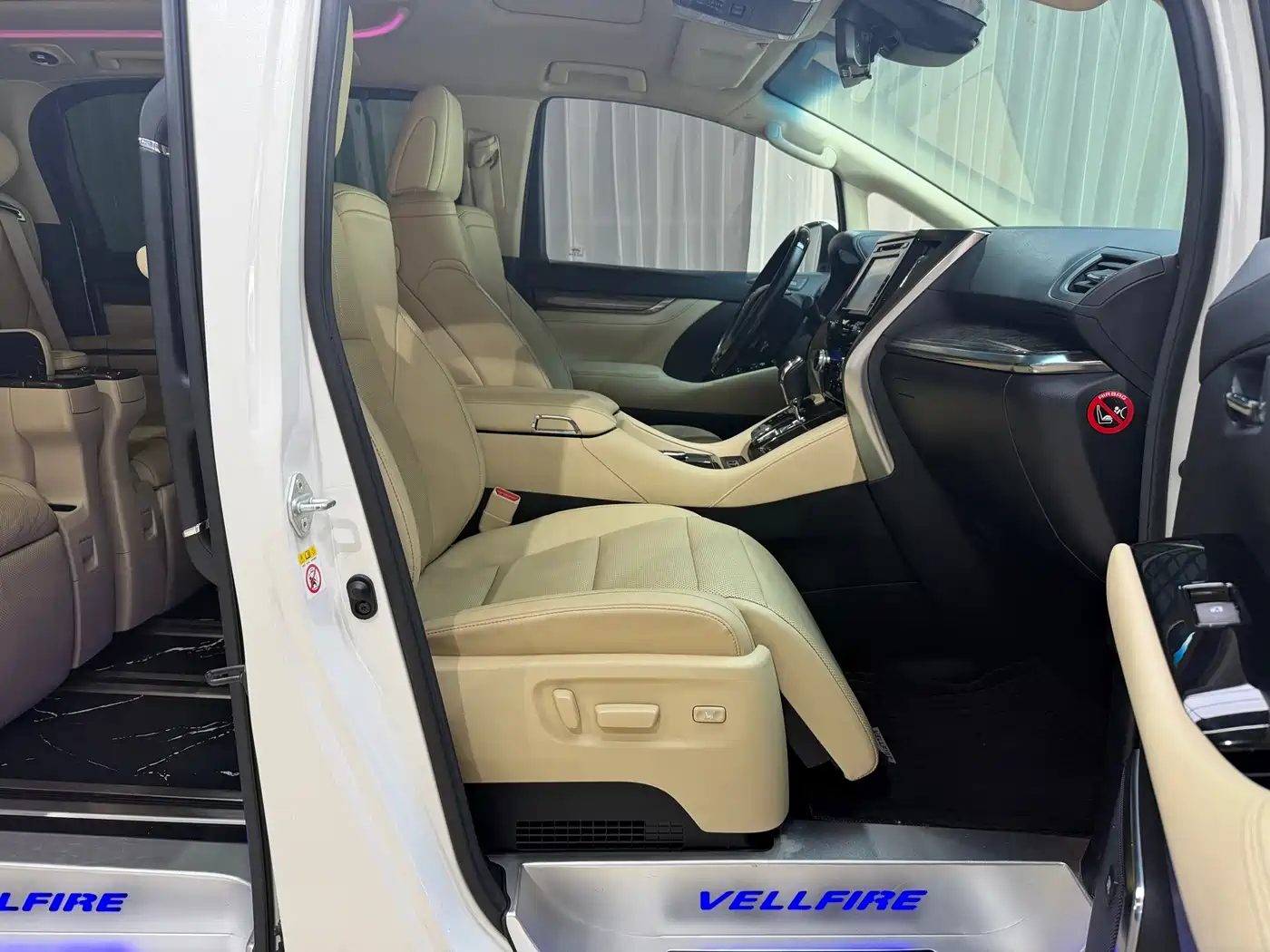 Toyota Vellfire 2019 Hybrid 2.5L HV Premium Edition фото 11