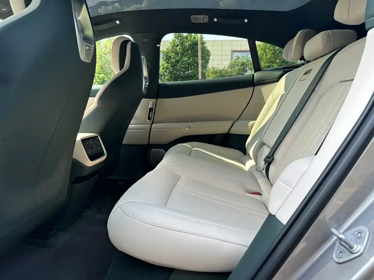 Фото 6 - Xiaomi Auto Xiaomi YU7