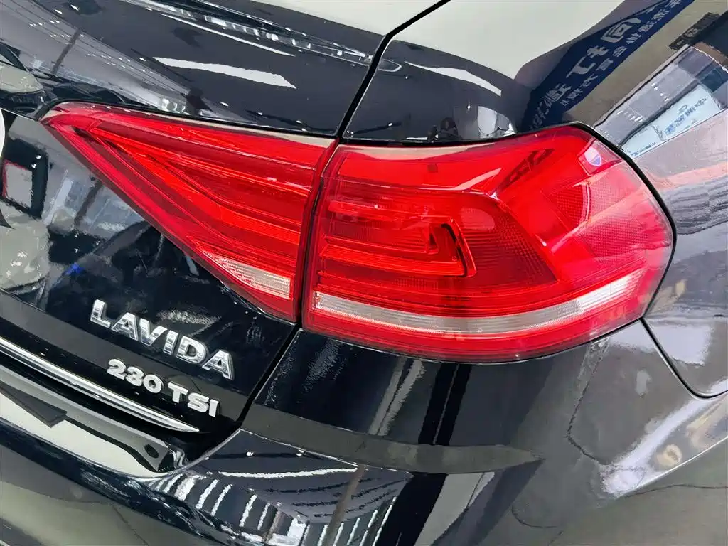 Volkswagen Lavida 2017 230TSI DSG Comfort Edition фото 12