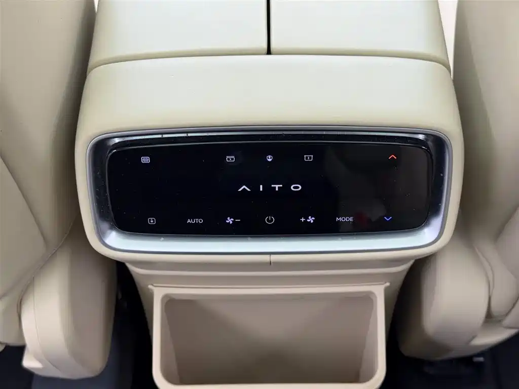 AITO Wenjie AITO M9 2024 Extended Range Ultra 42kWh 6-Seater фото 13