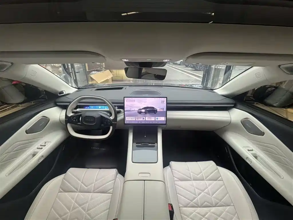 Lynk & Co 10 EM-P 2025 Model 120km Base Version фото 20