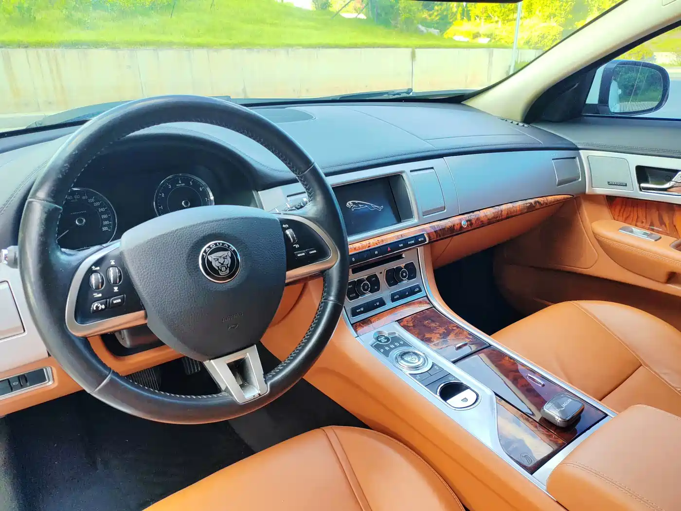 Jaguar XF 2015 2015 XF 2.0T Luxury Edition