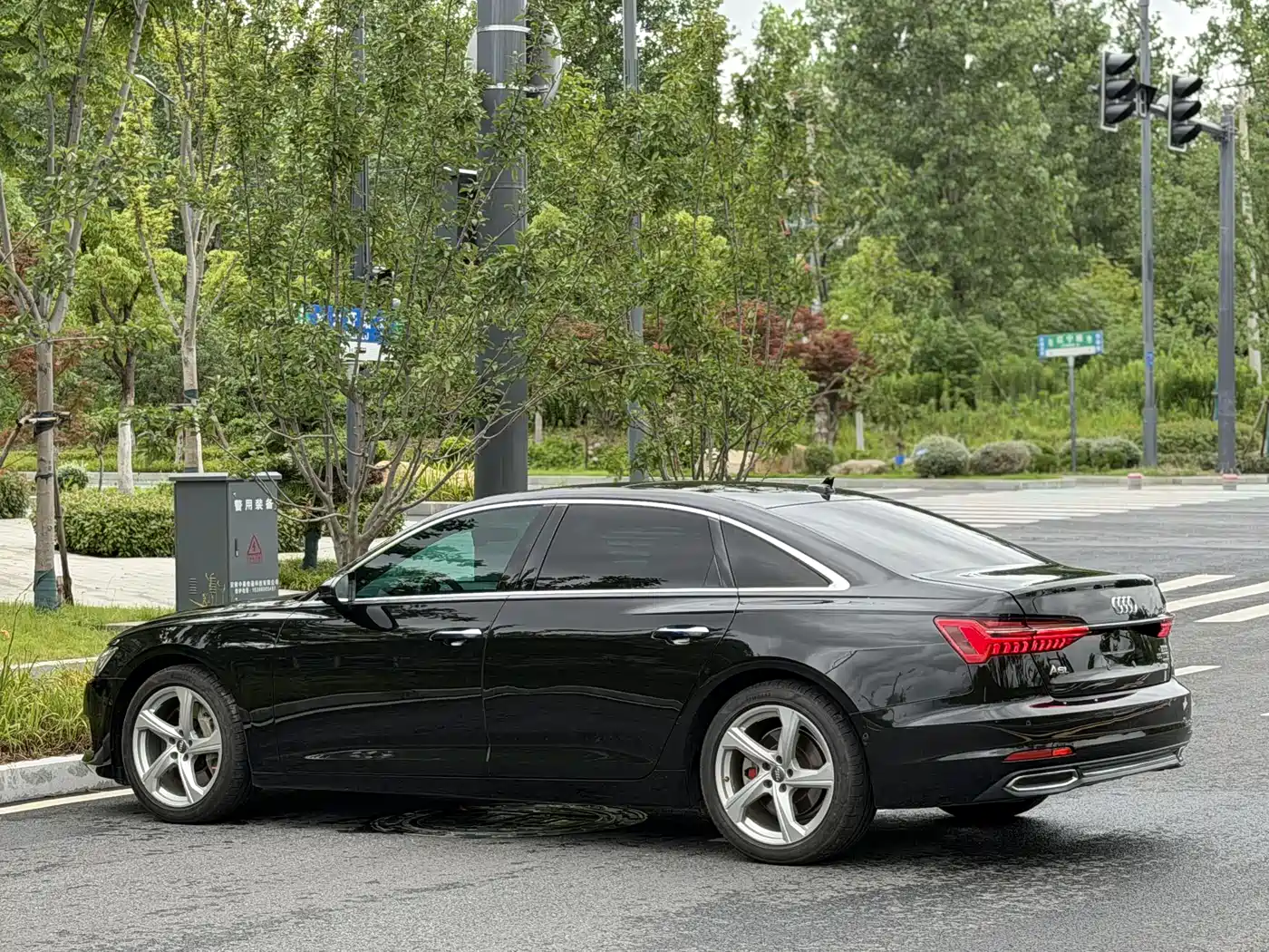Фото 9 - Audi A6L