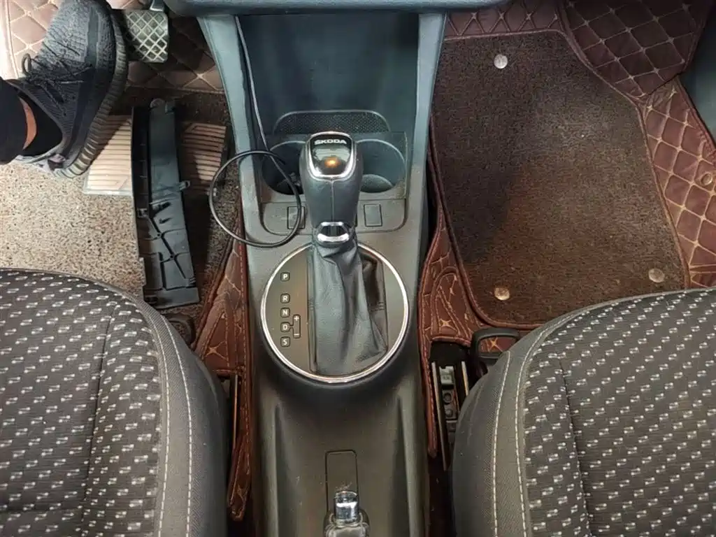 Škoda Fabia 2014 1.6L Automatic Sport Edition фото 14