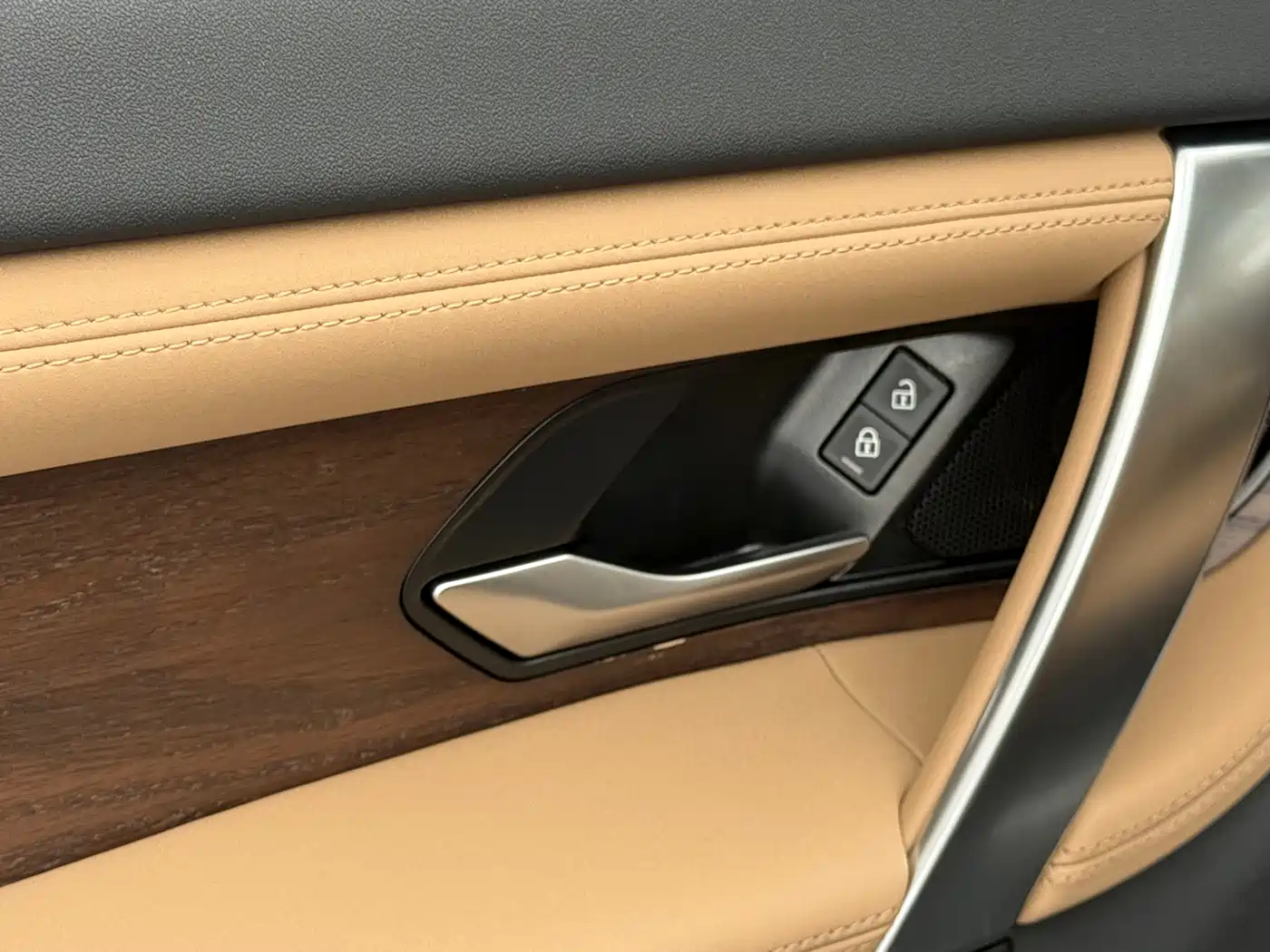Land Rover Discovery Sport 2025 249PS Performance Tech Edition фото 14