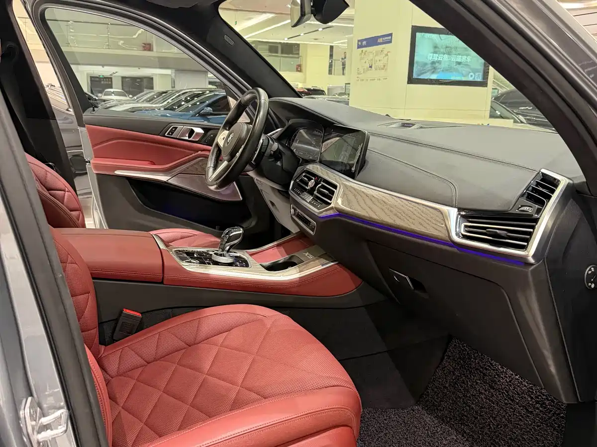 BMW X5 2022 Model xDrive 40Li M Sport Package фото 9