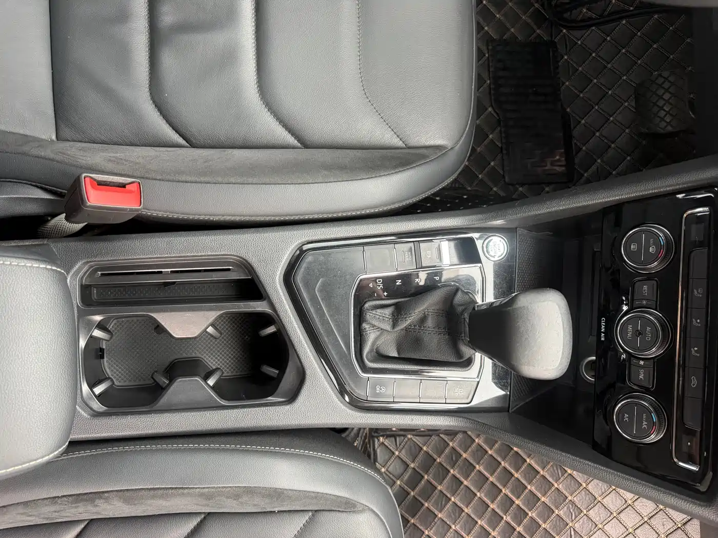 Volkswagen Tiguan L 2017 330TSI Automatic 2WD Comfort Edition фото 11