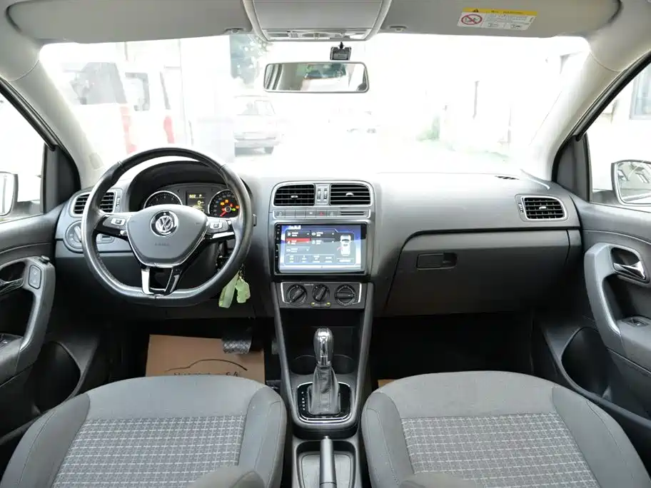 Volkswagen Polo 2018 1.5L Auto Comfort фото 12